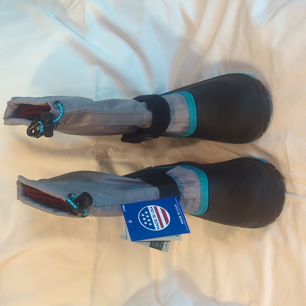 Kamik waterbug 5 kids winter boots, size 2, new in box